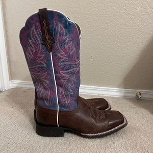 Women’s Ariat cowboy boots.